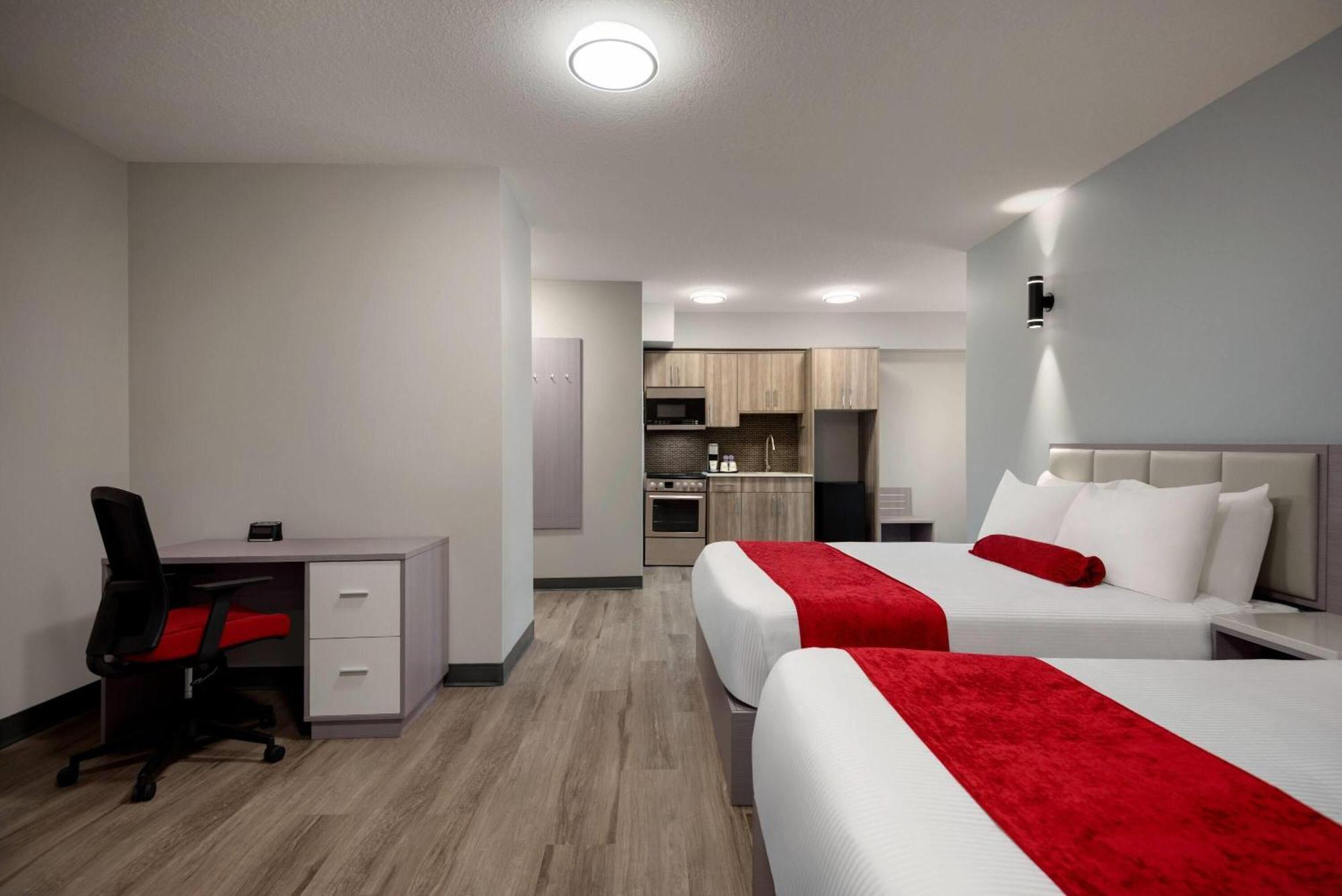 Ramada By Wyndham West Edmonton Hotel & Suites Exterior foto