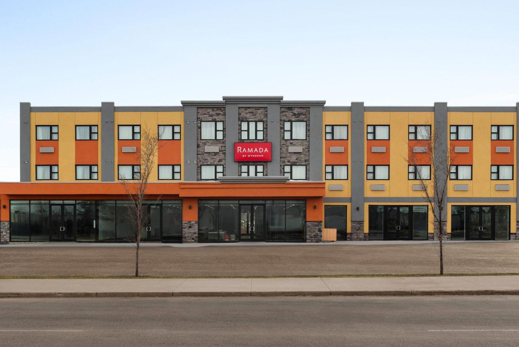 Ramada By Wyndham West Edmonton Hotel & Suites Exterior foto